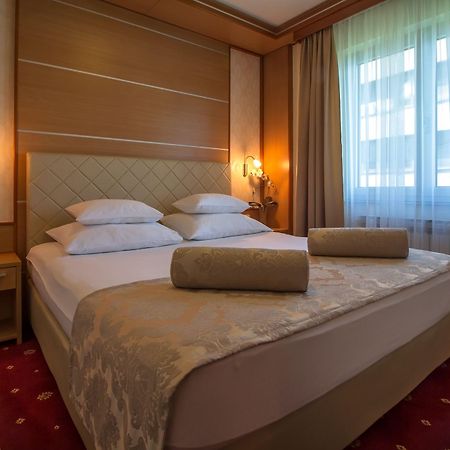 Hotel Cezar Banja Luka Esterno foto