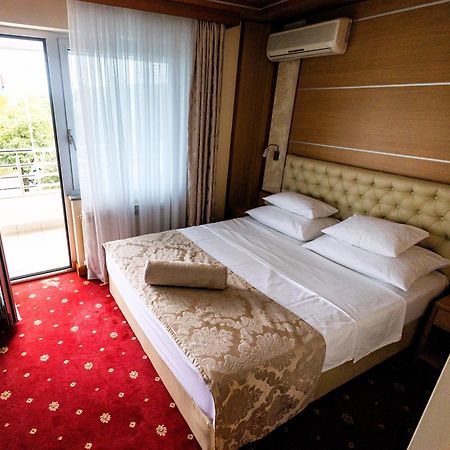 Hotel Cezar Banja Luka Esterno foto