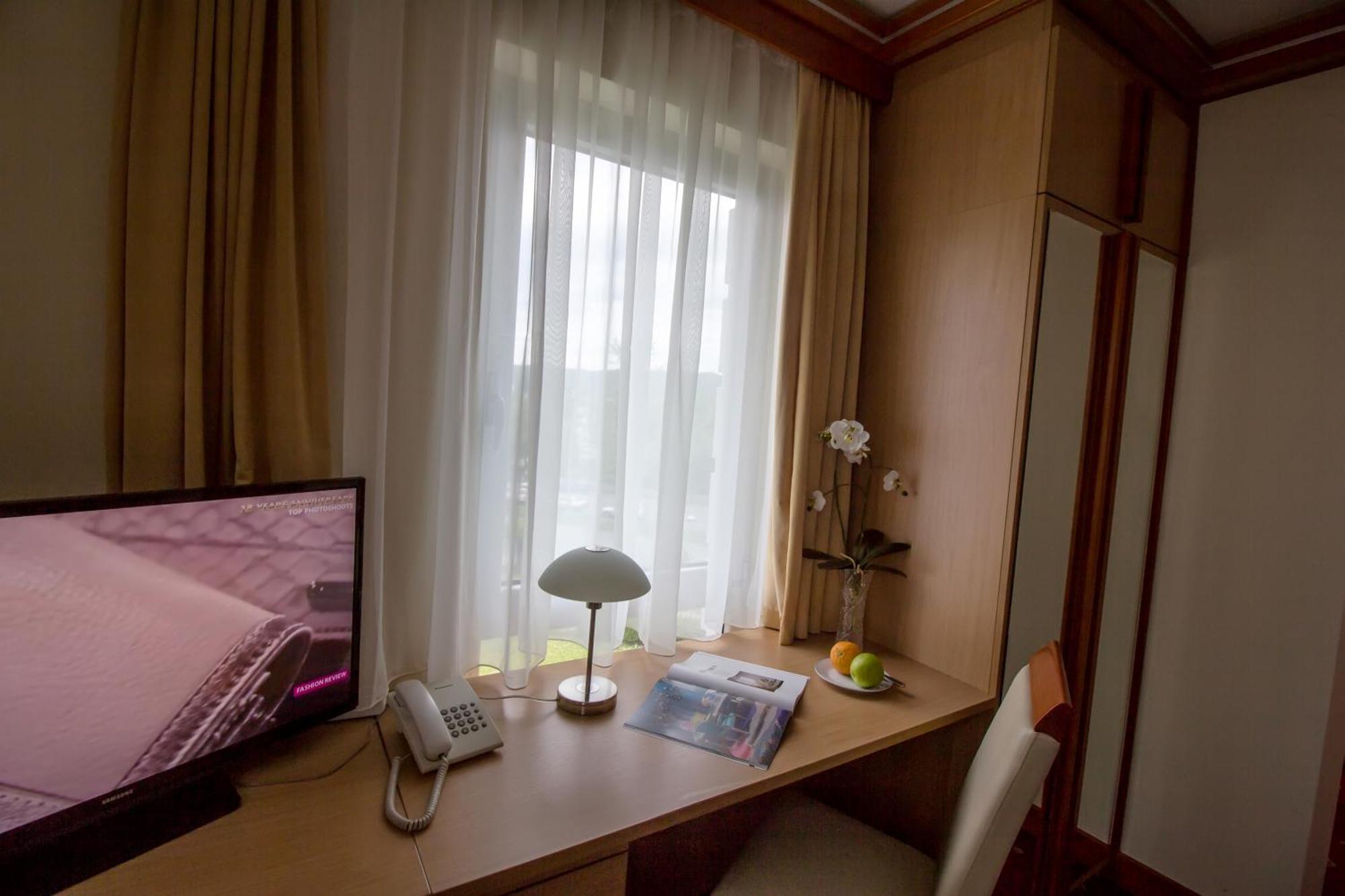 Hotel Cezar Banja Luka Esterno foto