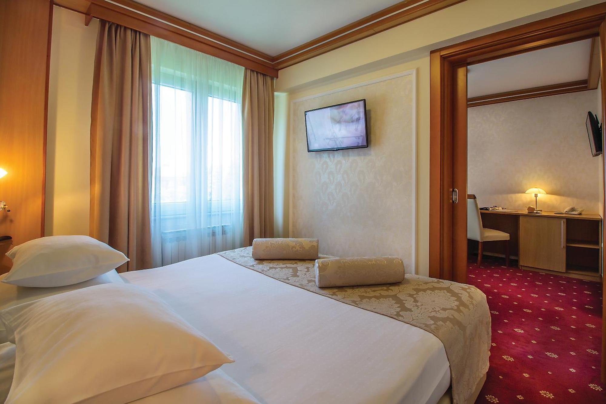 Hotel Cezar Banja Luka Esterno foto