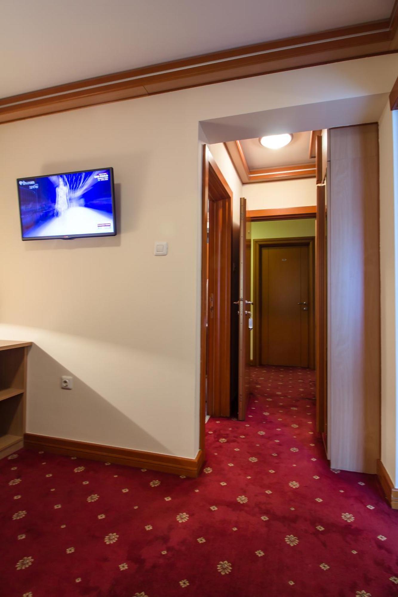 Hotel Cezar Banja Luka Esterno foto