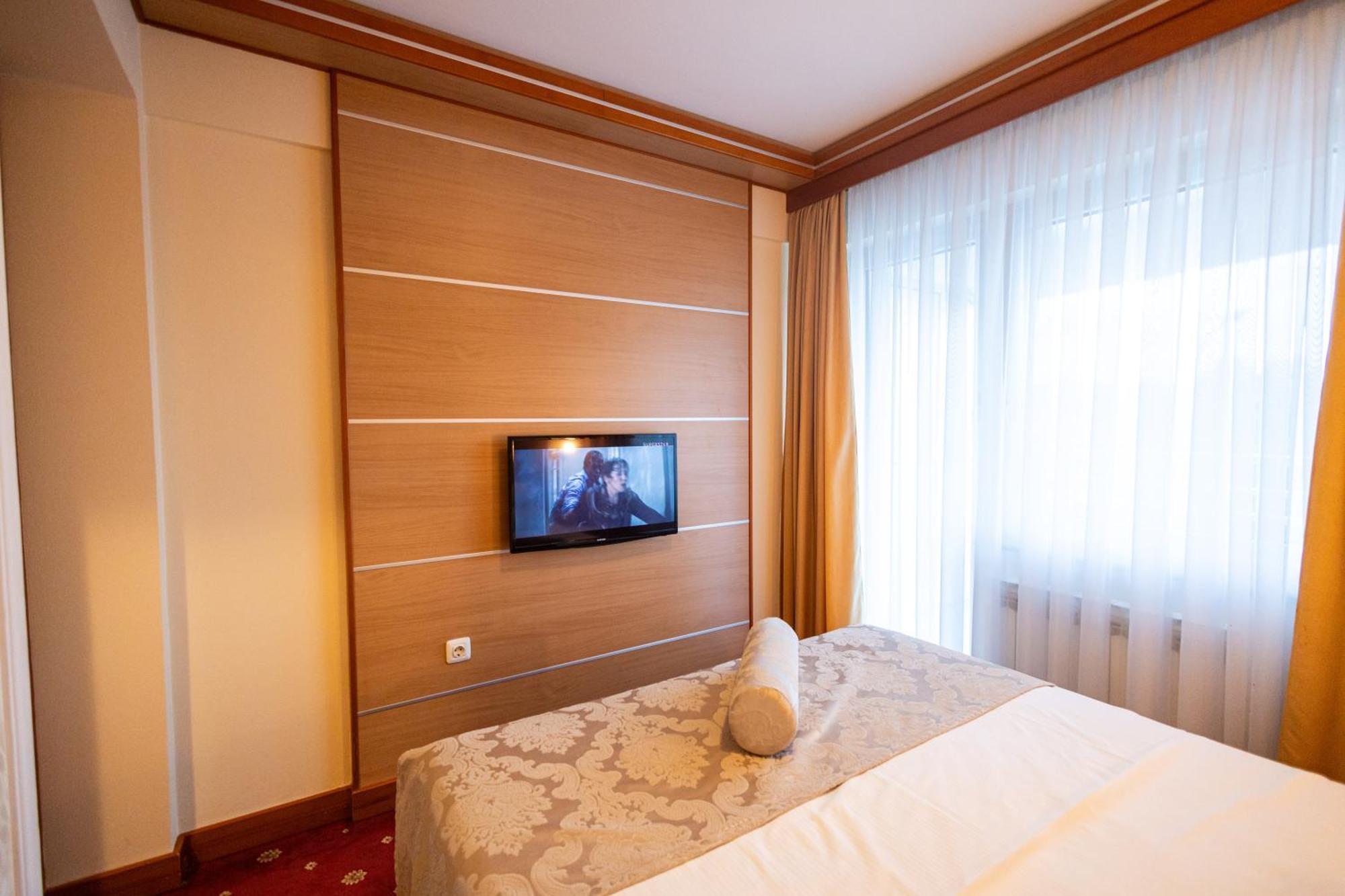 Hotel Cezar Banja Luka Esterno foto