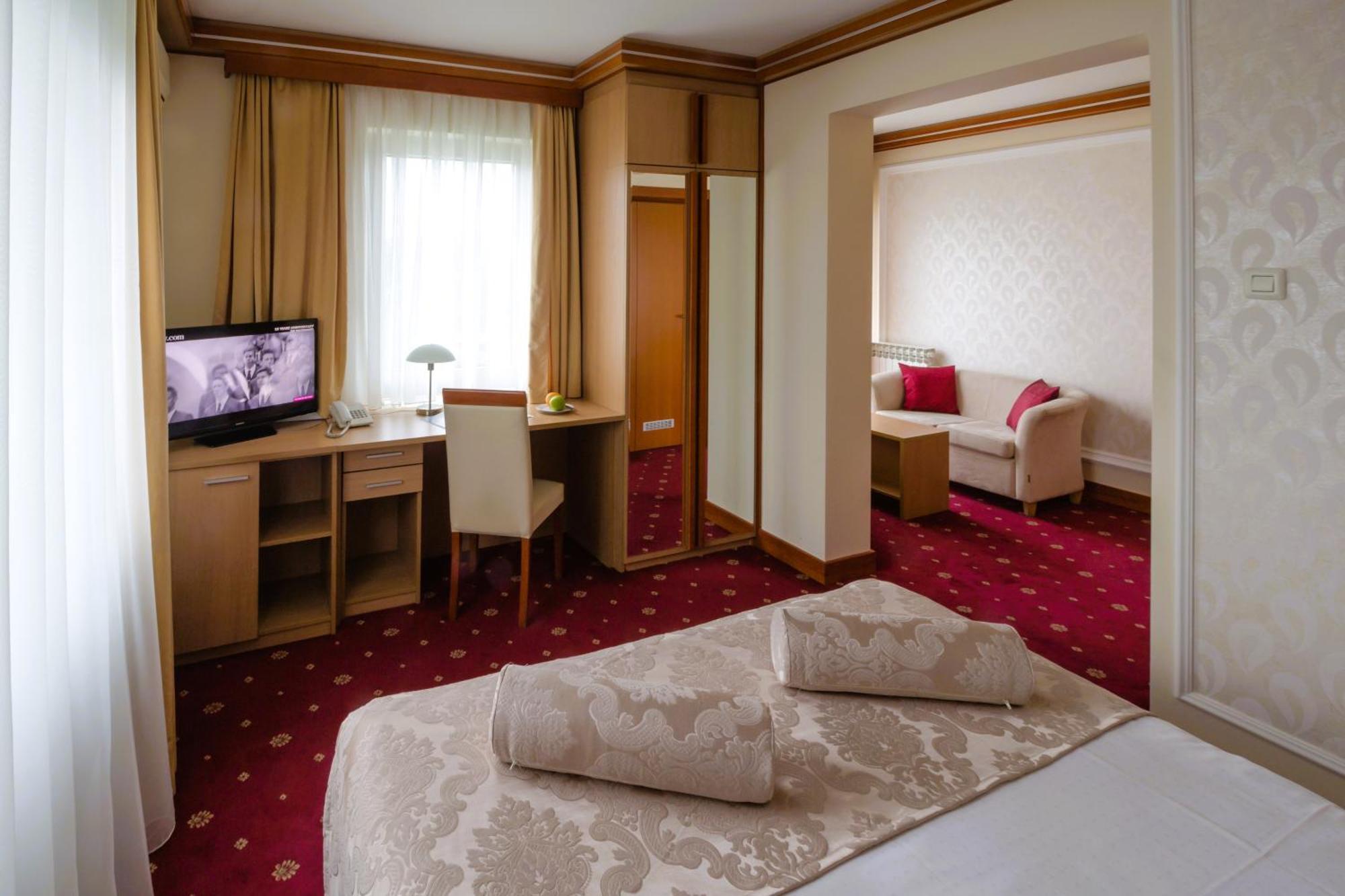 Hotel Cezar Banja Luka Esterno foto